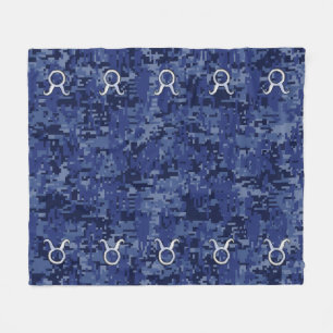 Silver Taurus Zodiac Sign Navy Blue Digital Camo Fleece Deken