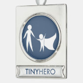 Silver Tiny Hero Ornament Verzilverd Banner Ornament (Links)