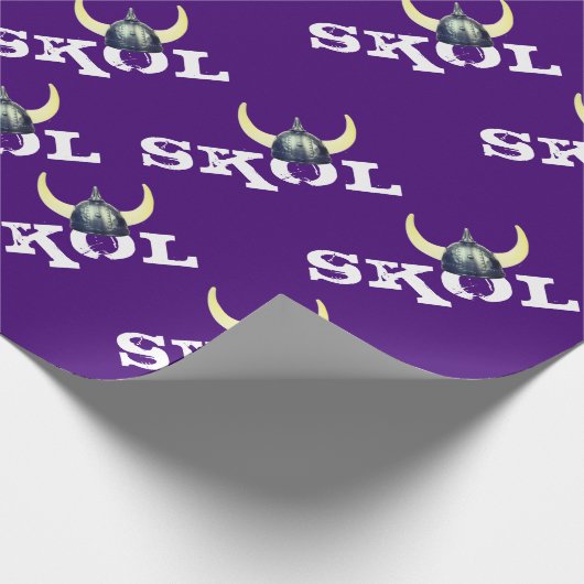 Silver Viking Helmet Skol Wrapping Paper Cadeaupapier (Hoek)