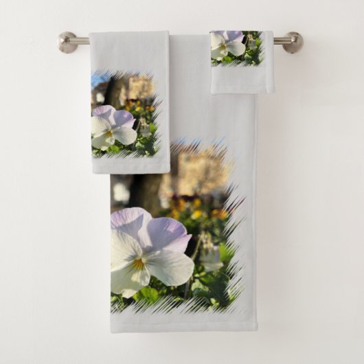 Silver white pansy (En situation)