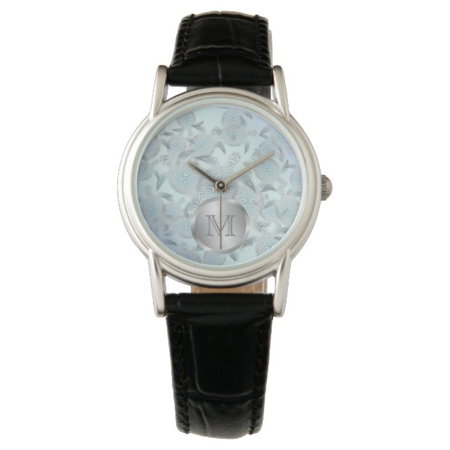 Silver Zee Turtles Pattern Monogram Coastal Horloge (Voorkant)