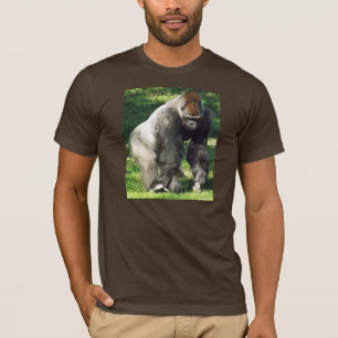 Silverback Male Lowland Gorilla die zich opstelt T-shirt
