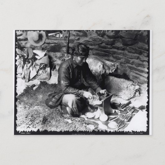 Silversmith at work, c.1914 briefkaart (Voorkant)