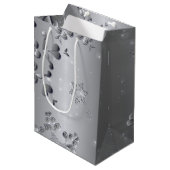 Silvery Snowflakes Medium Cadeauzakje (Voorkant Gekanteld)