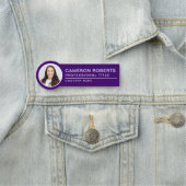 Simple Badge Magnétique Violet de Photo et Nom d'E (En situation)