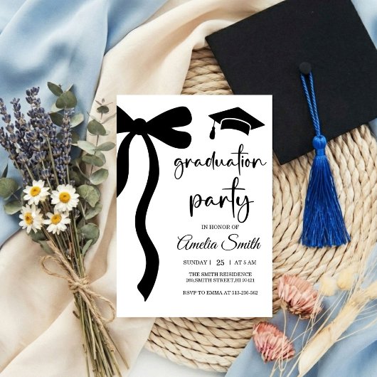 Simple  Black Bow graduation party invitation Kaart