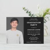Simple Black Photo Graduation Party Invitation (Debout devant)