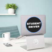 [Simple Black Sign] Student Driver Sticker (Laptop op bureau)