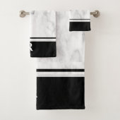 Simple Black White Striped Marble Monogram InitiaI Bad Handdoek (Insitu)