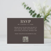 Simple Brown Modern QR Code Wedding RSVP Kaartje (Staand voorkant)