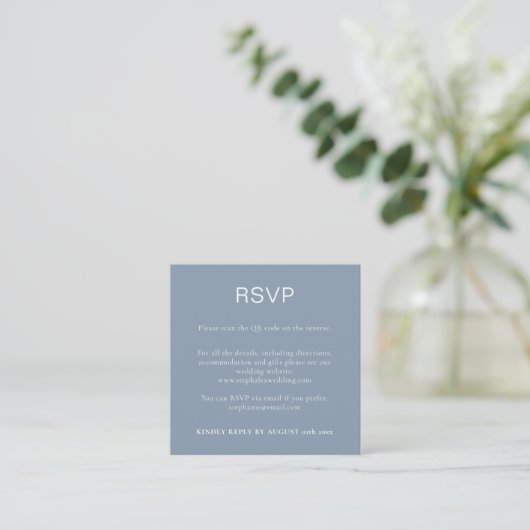 Simple Dusty Blue QR Code RSVP Informatiekaartje (Staand voorkant)