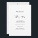 Simple Élégant, Nous Vivons Toujours Invitation Re<br><div class="desc">Cette simple élégance que nous faisons encore vow invitation de renouvellement est parfait pour votre minimaliste moderne noir et blanc renouvellement vow. Le design comporte une police contemporaine minimale accompagnée d'une calligraphie formelle. Gardez-le tel quel,  ou choisissez de le personnaliser avec vos propres oeuvres d'art ou photos !</div>