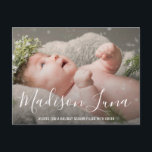 Simple Elegant Photo Holiday Faire-part de naissan<br><div class="desc">Envoyez votre joie de vacances avec cette carte postale moderne de Noël avec votre photo préférée de nouveau-né et votre typographie élégante. Le côté avant a le nom du bébé dans un grand format de police d'écriture blanche sur votre image de fond de sang préféré. L'arrière a les statistiques de...</div>