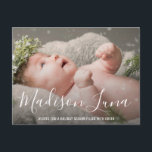 Simple Elegant Photo Holiday Faire-part de naissan<br><div class="desc">Envoyez votre joie de vacances avec cette carte postale moderne de Noël avec votre photo préférée de nouveau-né et votre typographie élégante. Le côté avant a le nom du bébé dans un grand format de police d'écriture blanche sur votre image de fond de sang préféré. L'arrière a les statistiques de...</div>