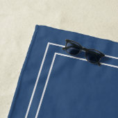 Simple élégante serviette de plage de Monogram ble (En situation)