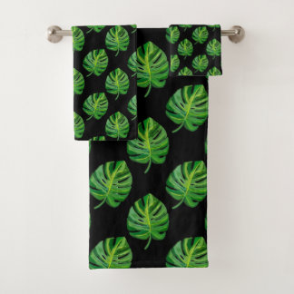 Simple Green Monstera Leaf Pattern on Black Bad Handdoek