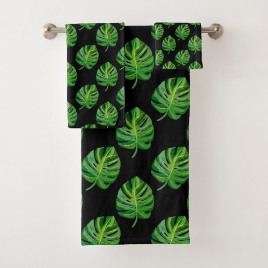Simple Green Monstera Leaf Pattern on Black Bad Handdoek (Insitu)