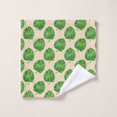 Simple Green Monstera Leaf Pattern on Light Beige Bad Handdoek (Wasdoekje)