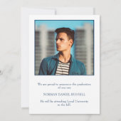 Simple Modern Navy Blue Boy Foto Afstuderen Aankondiging (Achterkant)