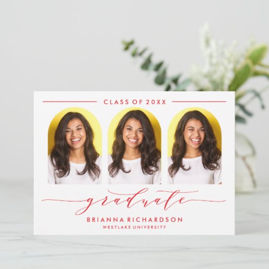 SIMPLE MODERNE ARCH SCRIPT GRADUCATION INVITATION (Debout devant)