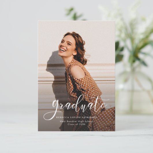 Simple moderne Faire-part de graduation photo (Debout devant)