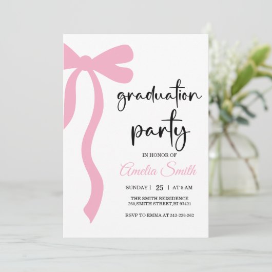Simple  Pink  Bow graduation party invitation (Debout devant)