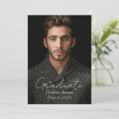 Simple portrait Graduation Invitation (Debout devant)