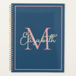 Simple Preppy Navy rose et crème Monogramme<br><div class="desc">Ce planificateur de calendrier simple et moderne dispose d'un monogramme preppy dans des tons riches de bleu nuit,  rose et crème que vous pouvez personnaliser avec votre choix de nom et d'initiale.</div>