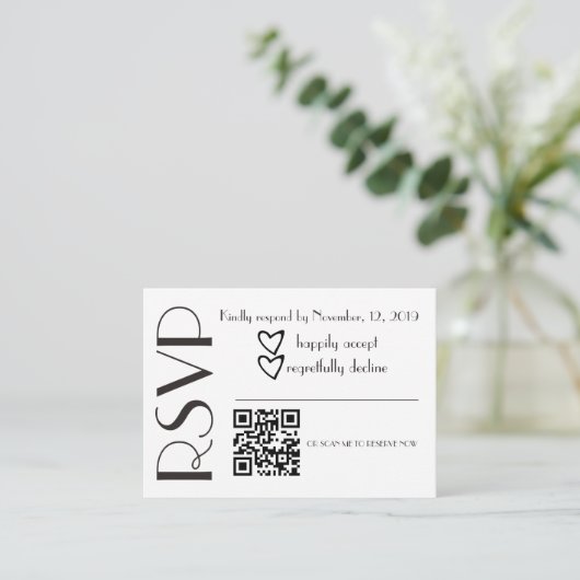 Simple RSVP Black White Heart Wedding QR Code Informatiekaartje (Staand voorkant)