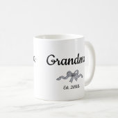 Simple Script Bow Grandma Est. Year Koffiemok (Voorkant rechts)