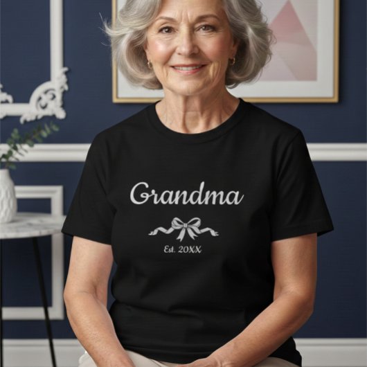 Simple Script Bow Grandma Est. Year  T-shirt