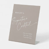 Simple Script Signature Cocktail Baby shower Reclamebord Met Voetstuk (Voorkant)