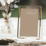 Simple Taupe Mariage moderne Numéro de table<br><div class="desc">La simplicité du design lui permet de compléter sans effort n'importe quel thème ou style de décoration mariage, ce qui en fait un choix polyvalent pour votre journée spéciale. La typographie soignée et le design épuré créent un look moderne et sophistiqué, donnant le ton d'une fête mariage mémorable. Conçu pour...</div>