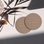 Simple Taupe Ne prenez pas mon verre Je danse<br><div class="desc">Le design présente une police manuscrite et un design moderne minimaliste. Conçu pour coordonner avec pour la collection de Faire-part de mariage "SERENA". Pour déplacer le texte ou modifier la taille, la police ou la couleur, cliquez sur "Cliquez pour customiser plus loin". Voir le lien de collection sur cette page...</div>