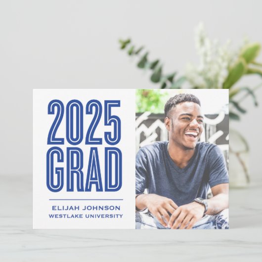 SIMPLEMENT BOLD 2025 GRAD PHOTO GRAD INVITATION (Debout devant)