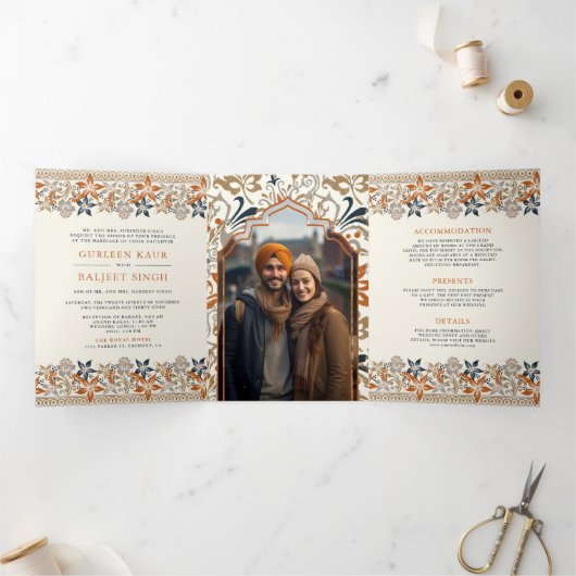 Sinaasappel Bloemen Alles in een Anand Karaj Sikh  Drieluik Uitnodiging (Binnen)