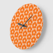 Sinaasappel en Peach Retro 60s Floral Pattern Grote Klok (Hoek)