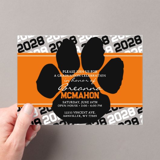 Sinaasappel & Zwart Afstuderen Pawprint Frosted Acryl Uitnodigingen (Insitu (Draagbaar))