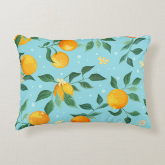 Sinaasappels, bloemen: naadloos textielpatroon. accent kussen