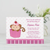 Singe mignon dans une invitation de fête (Debout devant)