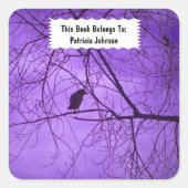 Single Black Silhouette Crow in Black Trees Paarse Vierkante Sticker (Voorkant)