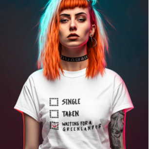 Single genomen wachten op een Greelander grappig T-shirt