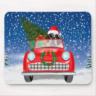 Sint-bernardshond rijdt auto in sneeuw met Kerstmi Muismat