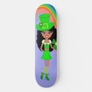 Sint Pat's Day Brunette Girl Leprechaun met Regenb Skateboard