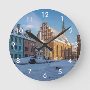 Sint-Peter kerk in de winter in Riga, Letland Ronde Klok