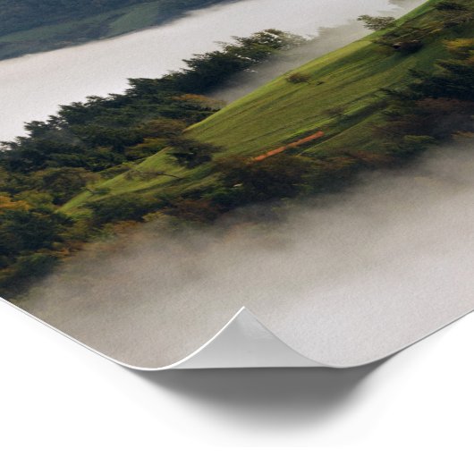 Sint-Thomas-kerk en bergen in het Sloveense poster (Hoek)