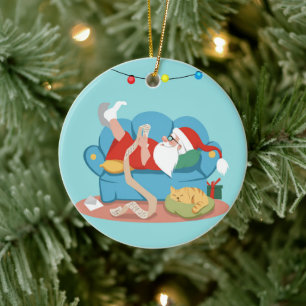 Sinterklaas op de bank in pyjama keramisch ornament