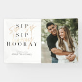 Sip Sip Hooray Moderne Gold Script Engagement Part Spandoek (Horizontaal)