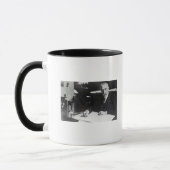 Sir Edward Elgar werkt aan één orkest Mok (Links)