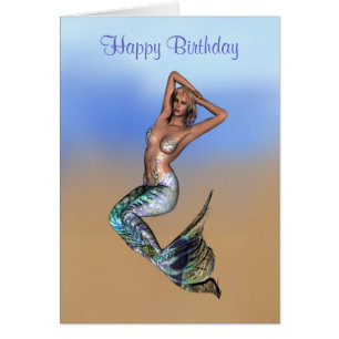 Sirène assez blonde s'étendant sur la plage